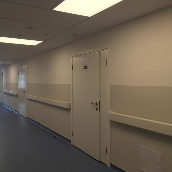 Отбойник-поручень на алюминиевом каркасе 140*4000 мм